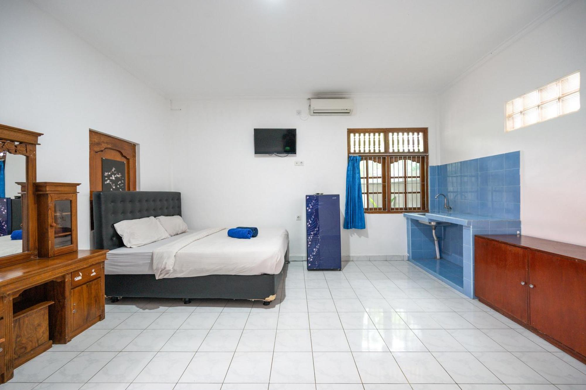 Ceria Guesthouse Seminyak Mitra Reddoorz Exterior foto