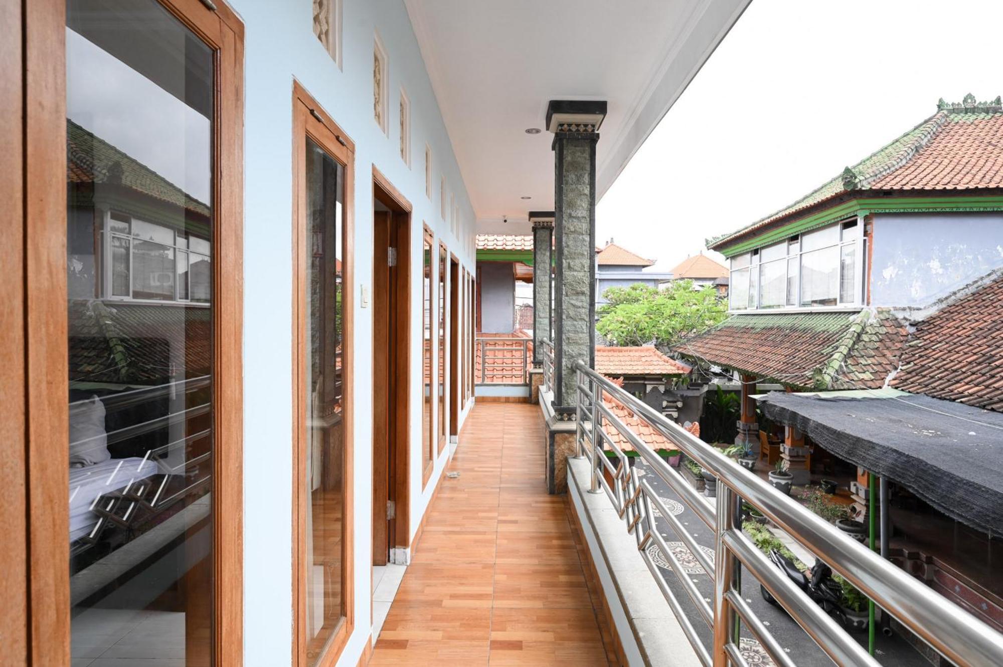 Ceria Guesthouse Seminyak Mitra Reddoorz Exterior foto