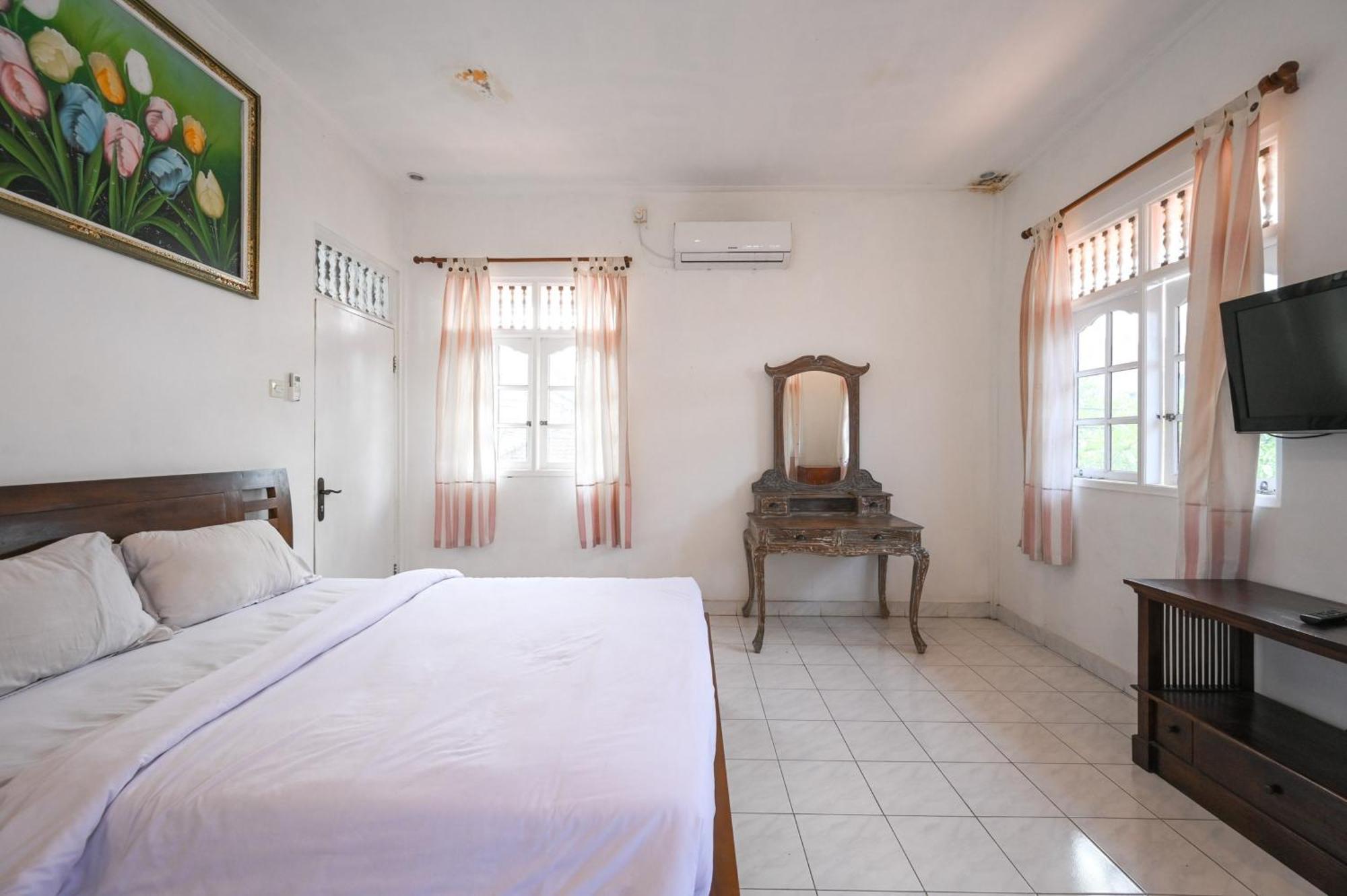 Ceria Guesthouse Seminyak Mitra Reddoorz Exterior foto
